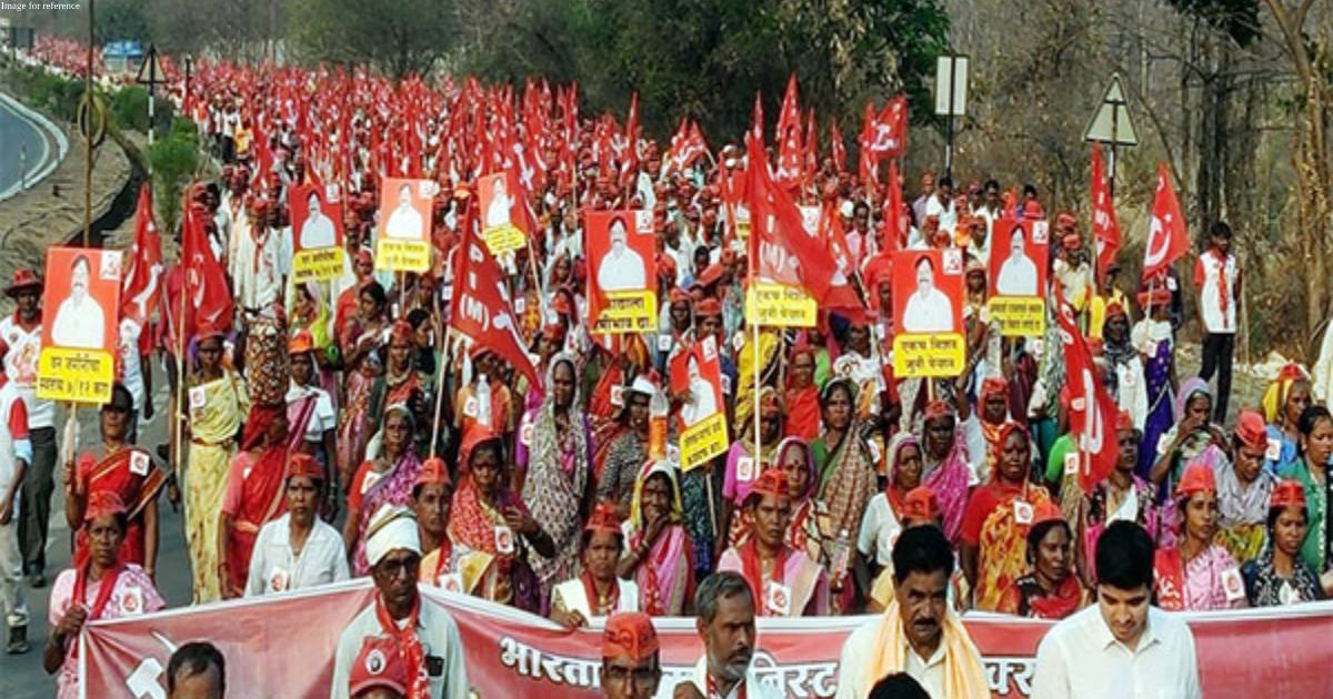 Maharashtra: Farmer dies during foot march from Nashik to Mumbai